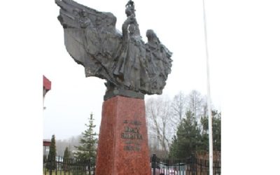 Odsłonięcie pomnika księdza Ignacego Skorupki po renowacji